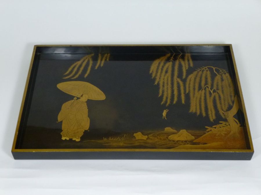 JAPANESE LACQUER TRAYMEIJI / TAISHO PERIODthe rectangular tray decorated with a figure standing