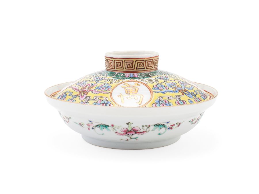 CHINESE FAMILLE ROSE YELLOW GROUND BOWL AND COVERGUANGXU PERIODthe interior painted with clouds,