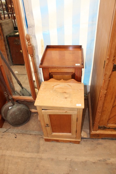 A VICTORIAN OAK POT CUPBOARD the galleried top over a single twin panelled door 40cm wide together