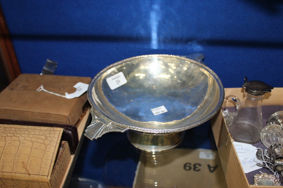 A 1930`S SILVER FOOTED BOWL with marks of London, 1932, 21cm in diameter