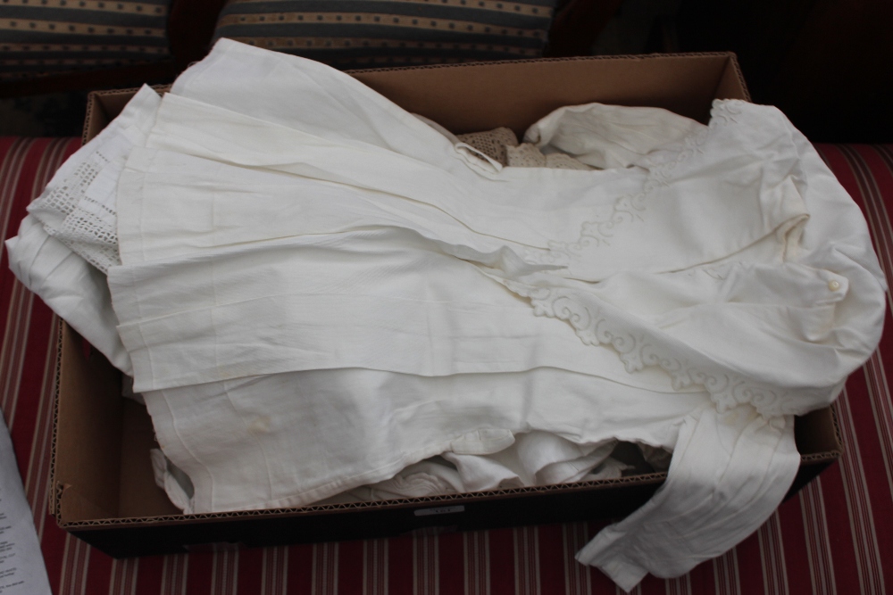 A LARGE QUANTITY OF VARIOUS 19TH CENTURY AND LATER TABLE LINEN and lace items, tablecloths, napkins,