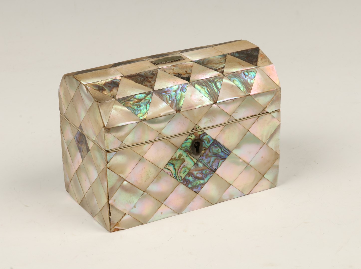 A VICTORIAN MOTHER OF PEARL AND ABALONE SHELL CASKET with hinged rising lid and silver plaque, 14.