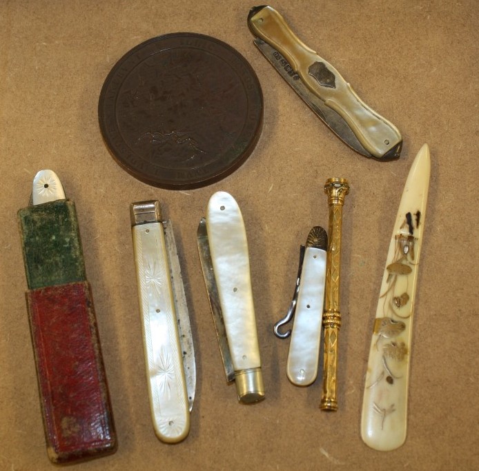 AN IVORY SHIBAYAMA PAPER KNIFE decorated with bugs, four silver and mother of pearl folding fruit