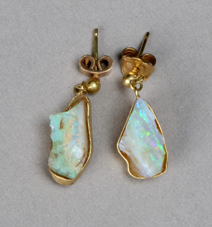 A PAIR OF DROP EARRINGS constructed from uncut white opals (2)