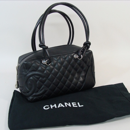 A Chanel black quilted ladies handbag, 28 x 11 x 16cm, with cover slip