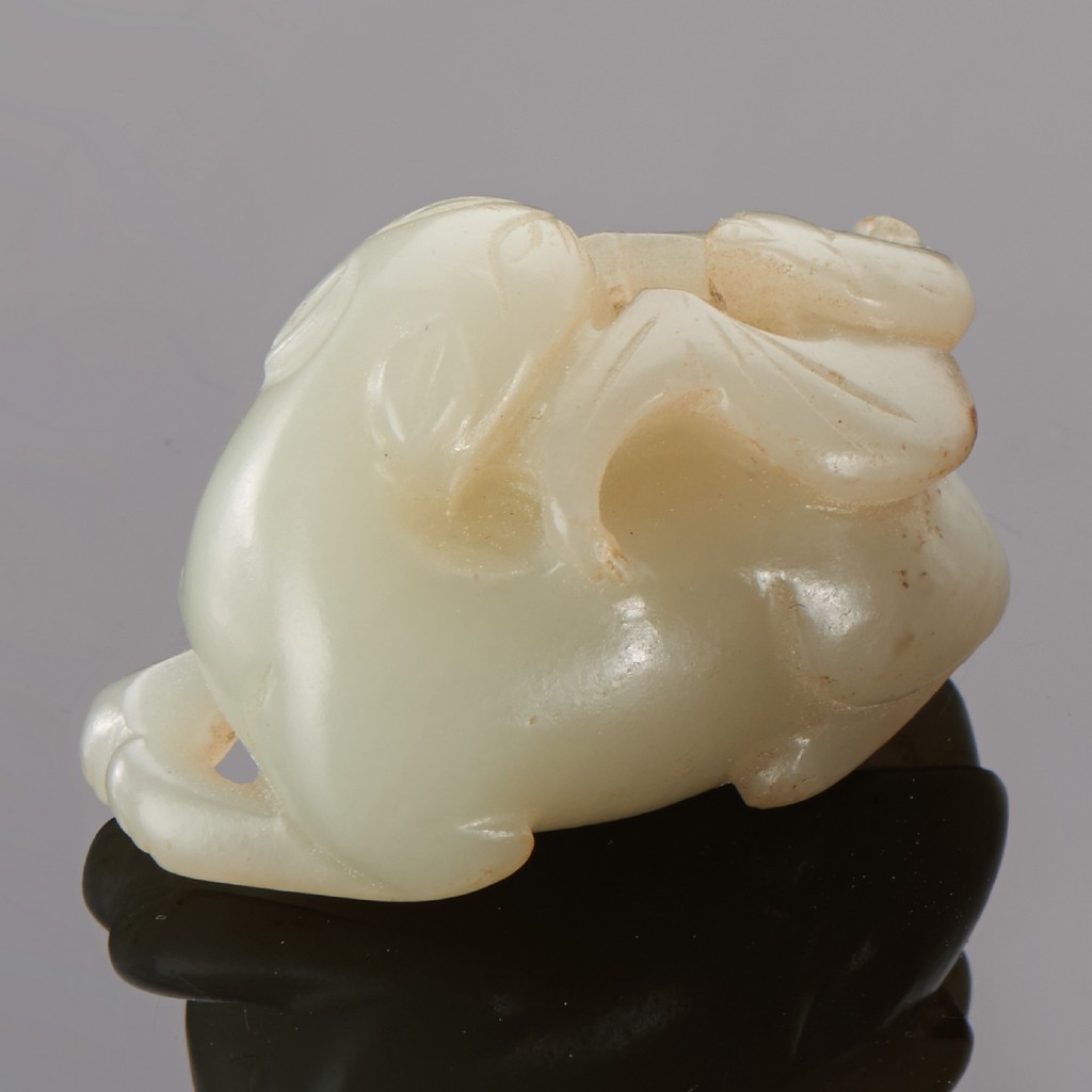 THREE WHITE JADE ANIMAL CARVINGS QING DYNASTY (1644-1911) The largest: L 4.9 cm. (2 in.) ? ?????? - Image 2 of 7