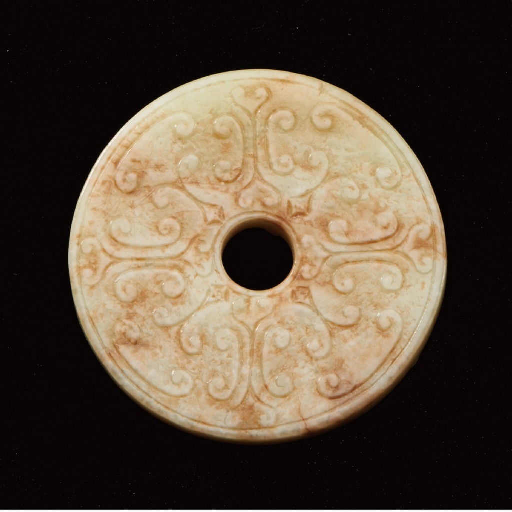 A YELLOW JADE `CHI DRAGON` DISC, BI QING DYNASTY (1644-1911) D 5.4 cm. (2 1/4 in.) ? ??????? - Image 2 of 2