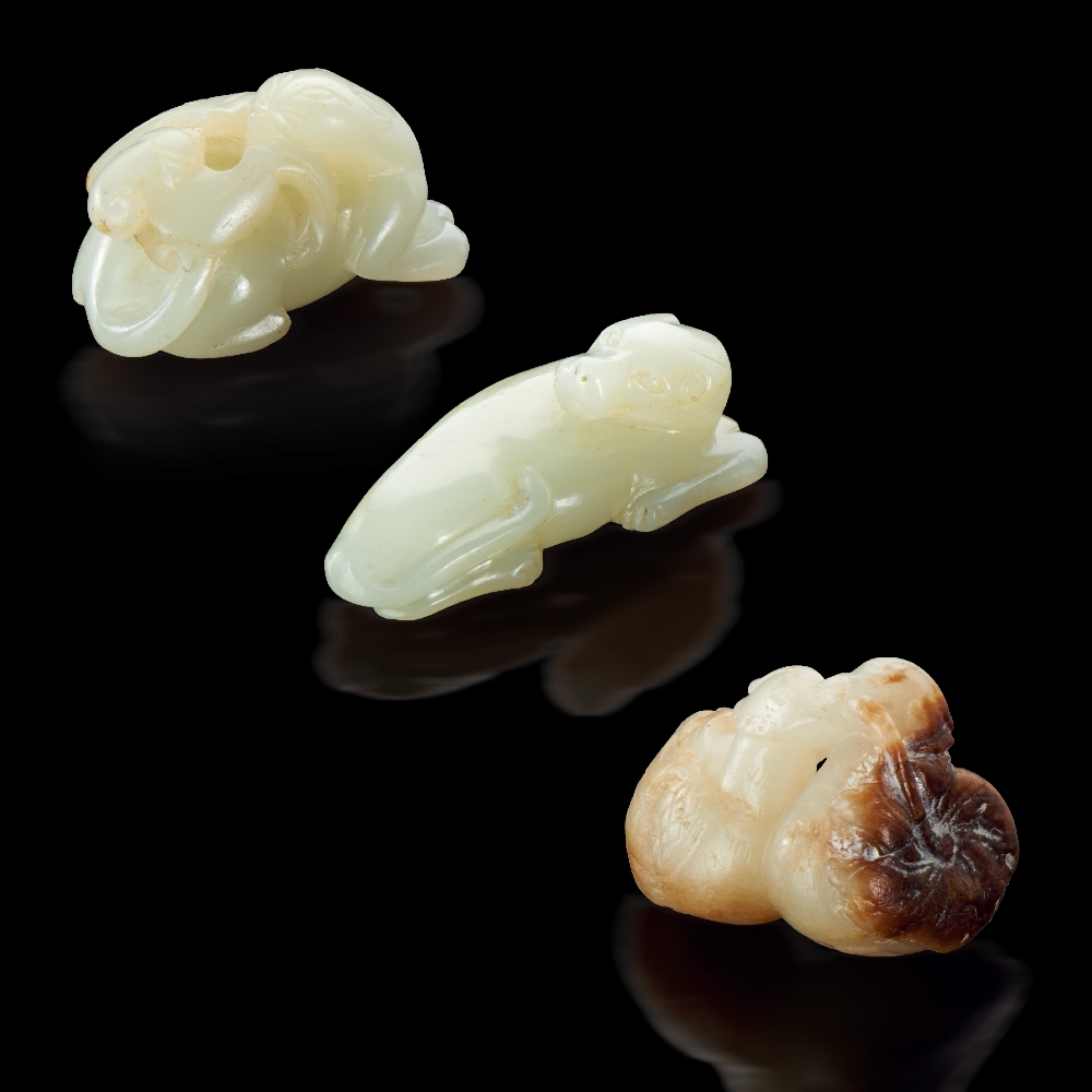 THREE WHITE JADE ANIMAL CARVINGS QING DYNASTY (1644-1911) The largest: L 4.9 cm. (2 in.) ? ??????