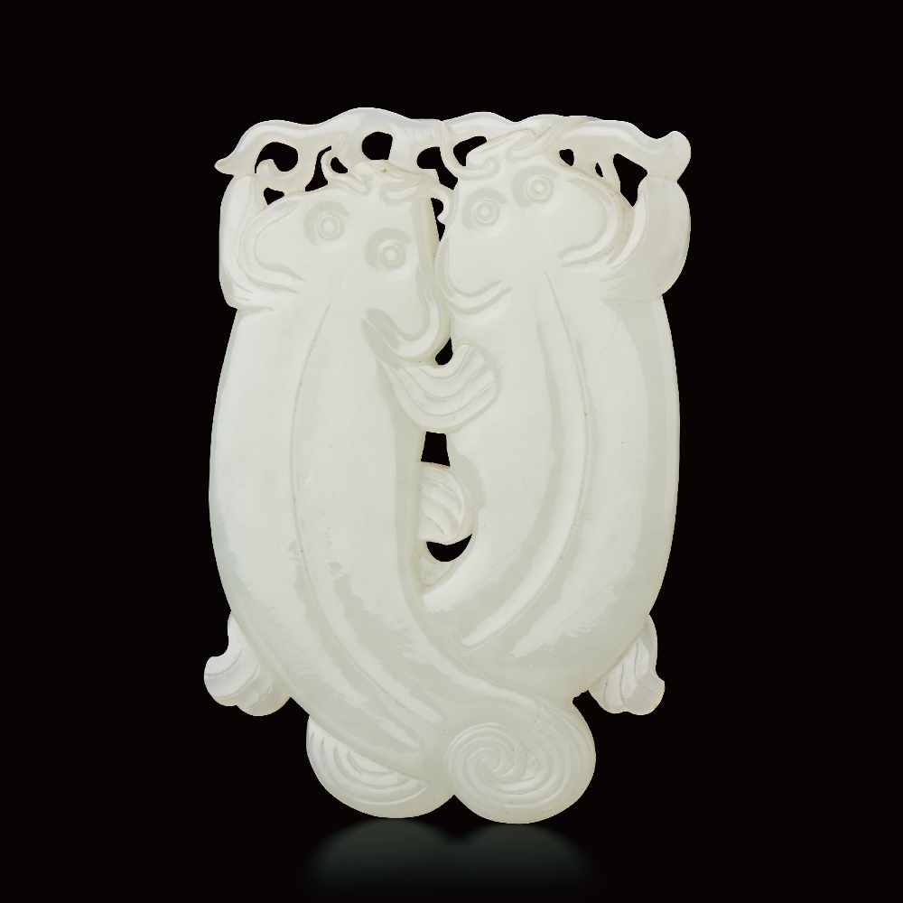 A WHITE JADE `TWO CATFISHES` PENDANT QING DYNASTY (1644-1911) L 9.4 cm. (3 3/4 in.) ? ??????????