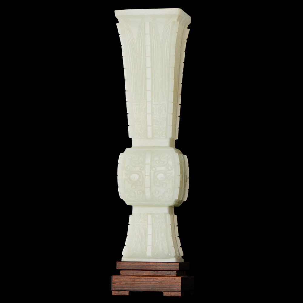 A WHITE JADE `TAOTIE MASK` ARCHAISTIC BEAKER VASE, FANG GU QIANLONG PERIOD (1736-1795) H 19.5 cm. (7 - Image 5 of 7