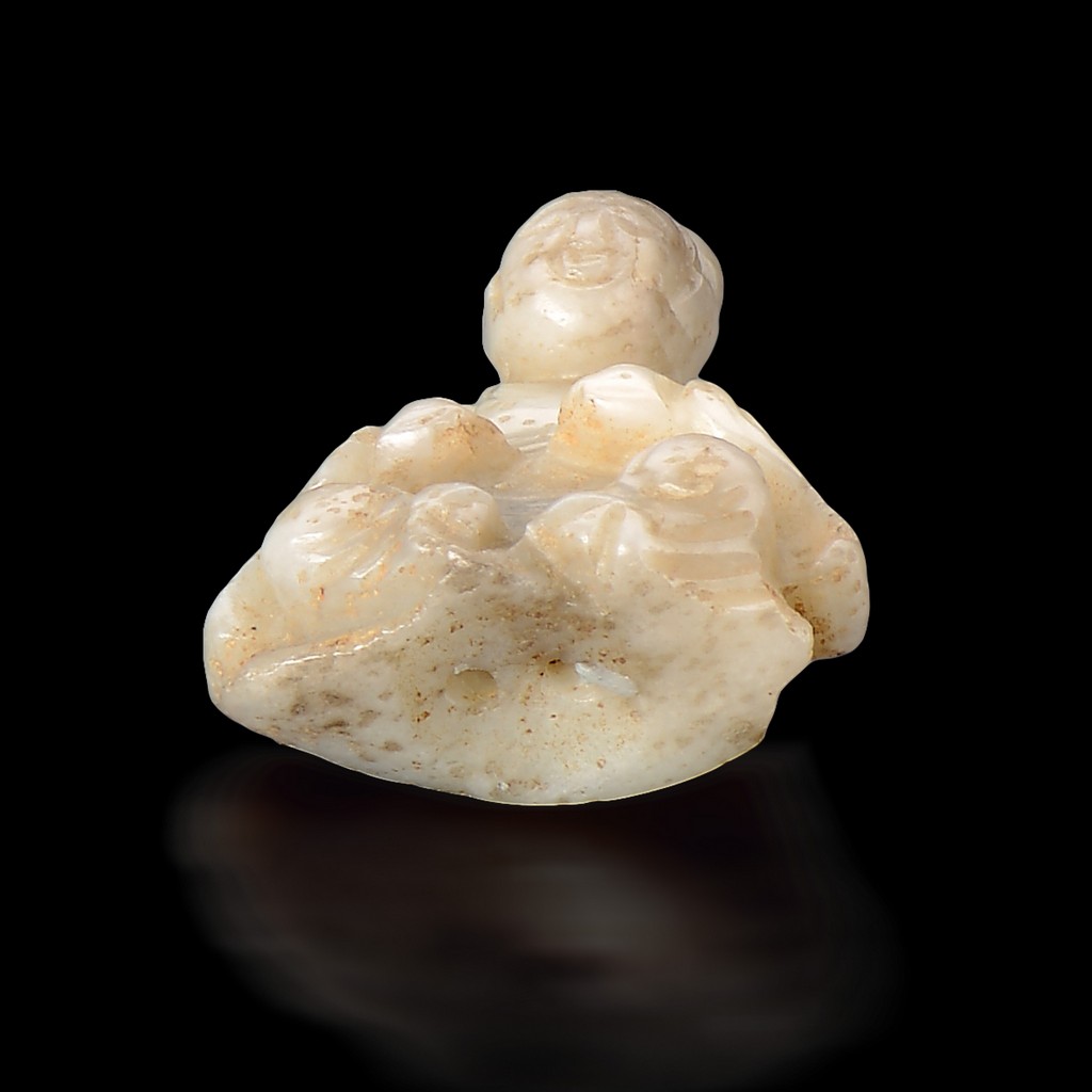 A WHITE AND RUSSET JADE BUDDHIST FIGURE SONG DYNASTY (960-1279) H 3.2 cm (1 1/4 in.) ? ???????? - Image 3 of 3