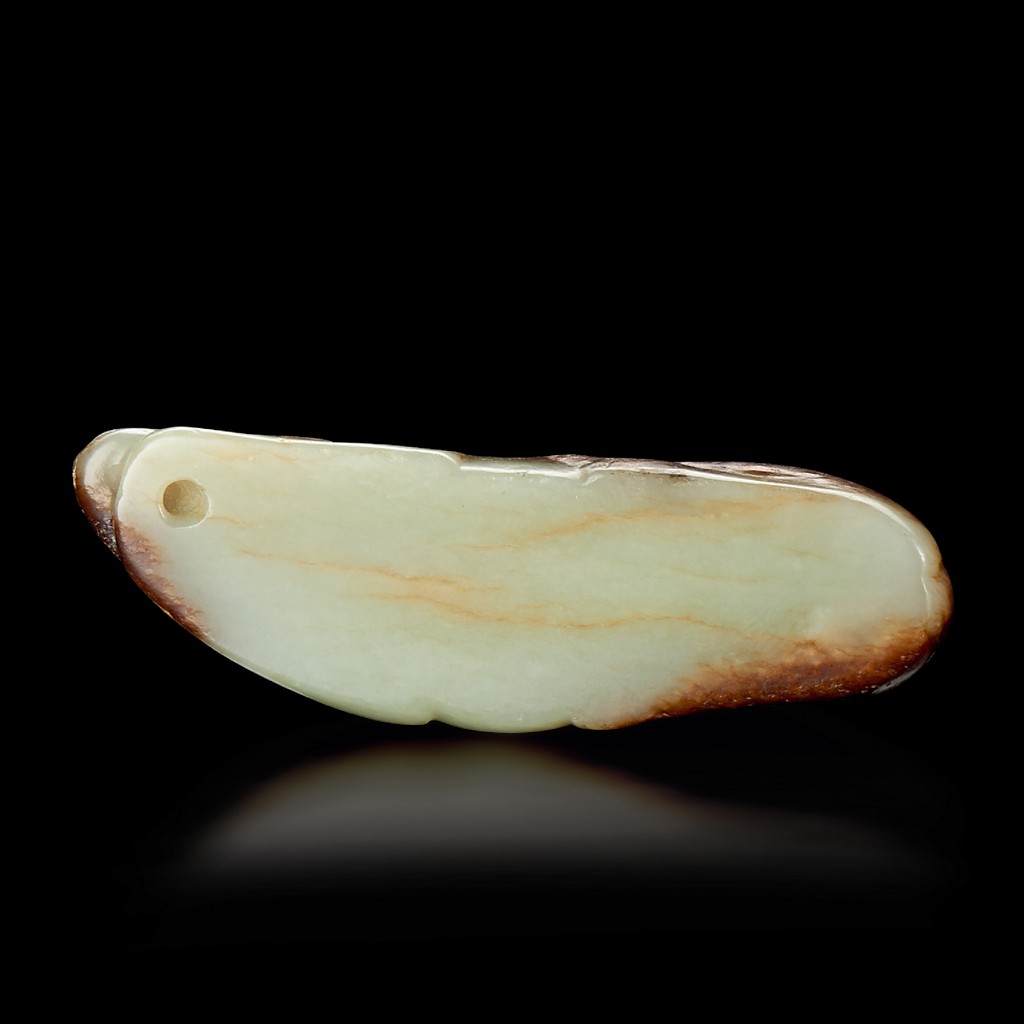 AN UNEARTHED WHITE JADE BEAR SIX DYNASTIES (220-589) L 8.1 cm. (3 1/4 in.) PROVENANCE: A Taiwanese - Image 3 of 3