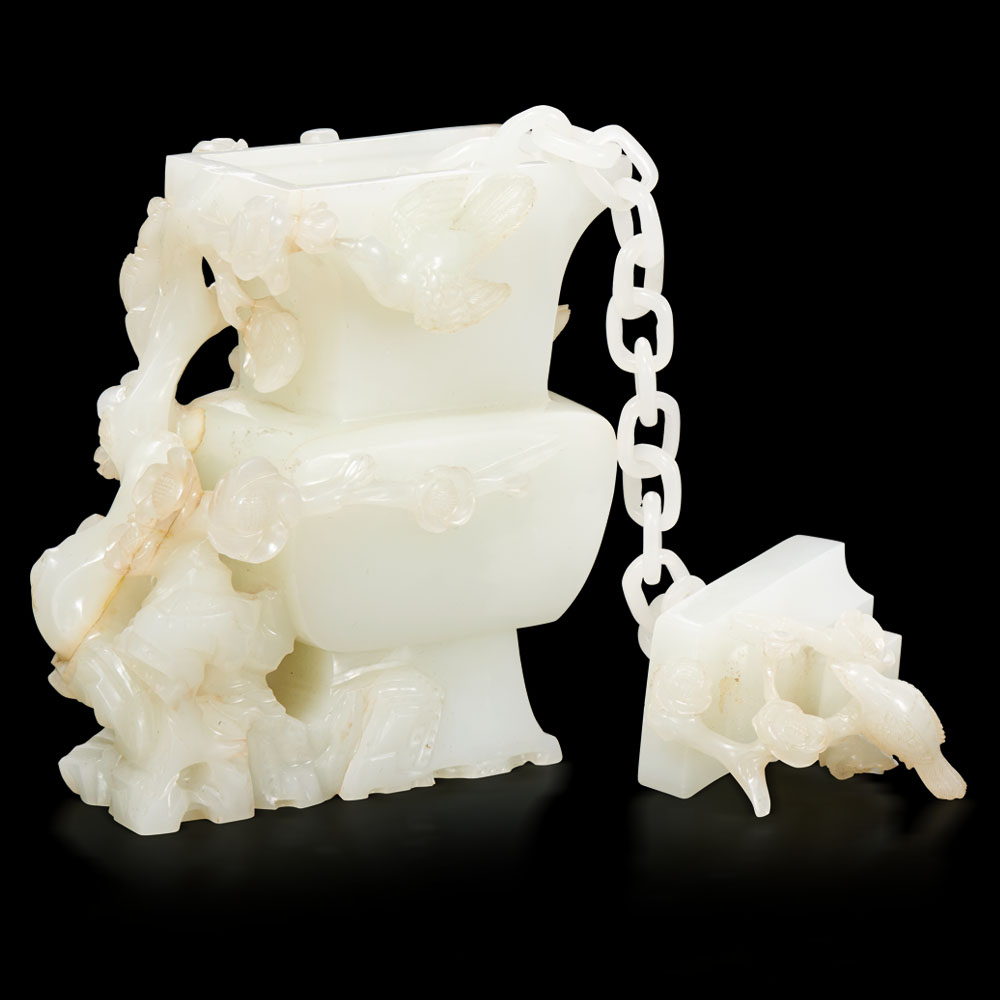 A WHITE JADE `MAGPIES ON PRUNUS` CHAINED VASE AND COVER QIANLONG PERIOD (1736-1795) H 14.7 cm. (5 - Image 3 of 4