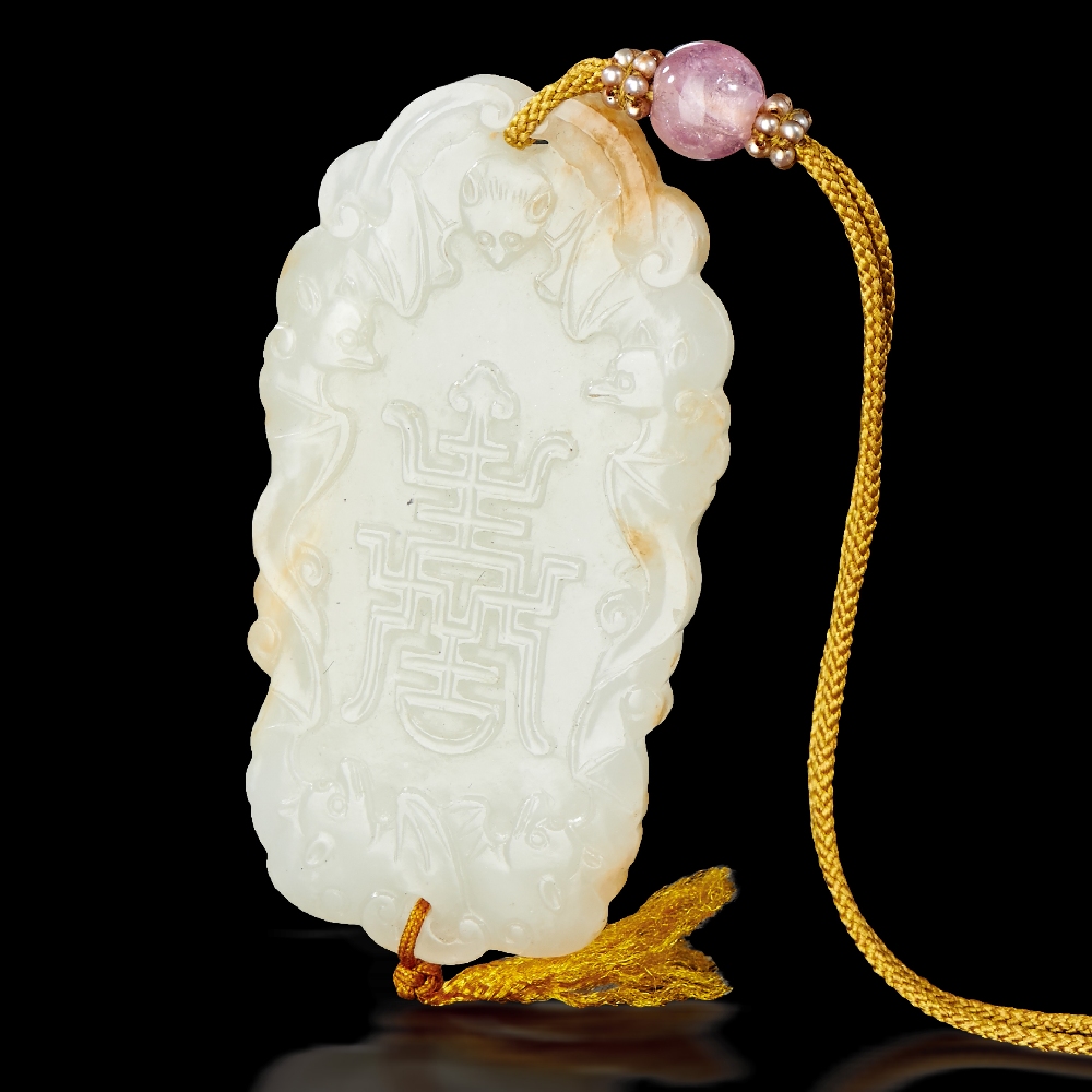 A WHITE JADE `FIVE BATS AND LONGEVITY` PENDANT QING DYNASTY (1644-1911) L 7.1 cm. (2 7/8 in.) ? ???