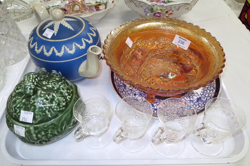 A rare Sylvac parsley sauce pot; a carnival glass bowl; a set of 4 custard cups; etc.