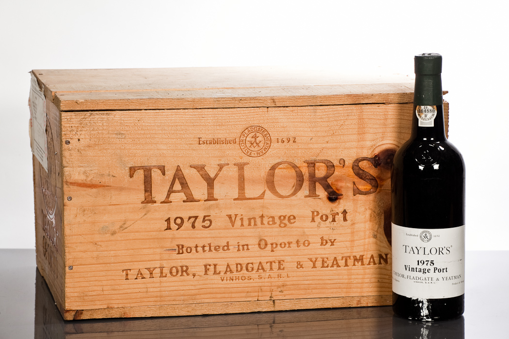 TAYLOR`S 1975 VINTAGE PORT (12) Bottled in Oporto by Taylor, Fladgate & Yeatman. Full bottle size,