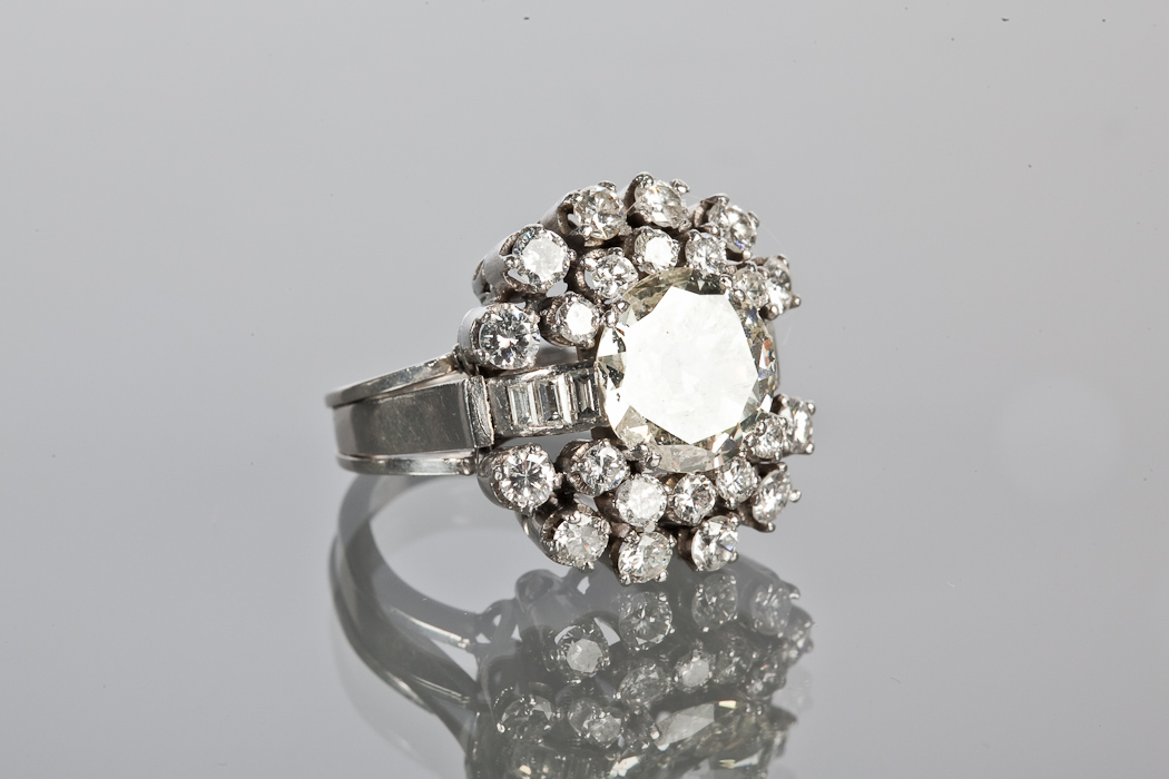 IMPRESSIVE DIAMOND COCKTAIL RING the central old brilliant diamond of approximately 1.95 carats