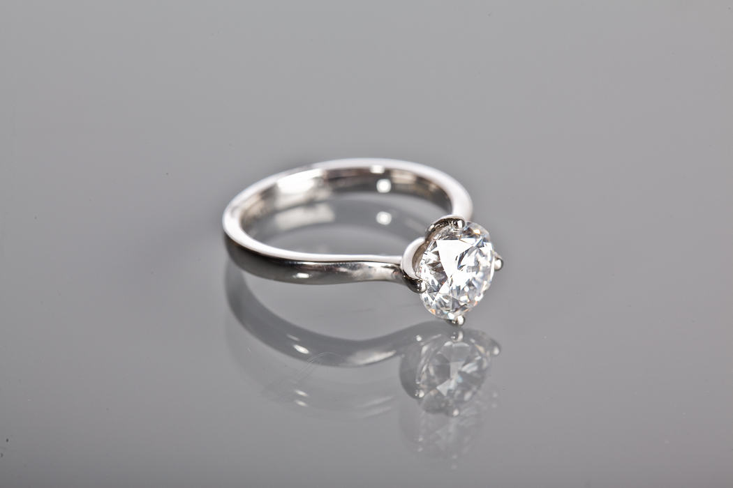 DIAMOND SOLITAIRE RING the brilliant cut stone of approximately 2.01 carats set in platinum, size