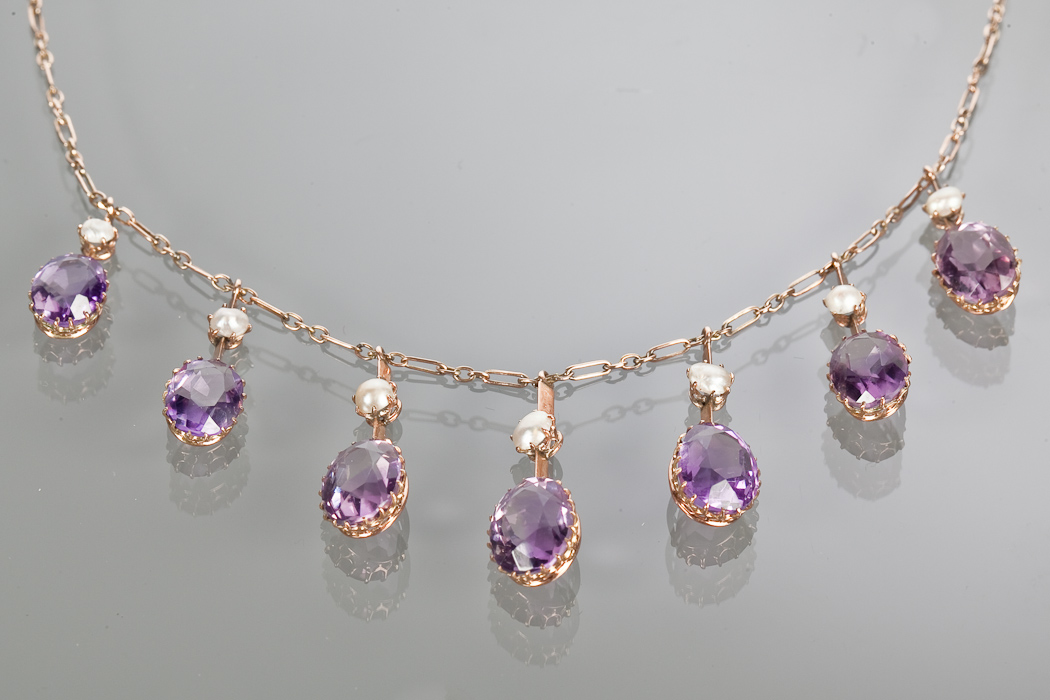 EDWARDIAN AMETHYST AND PEARL NECKLET the chain with seven graduated oval amethysts, the largest