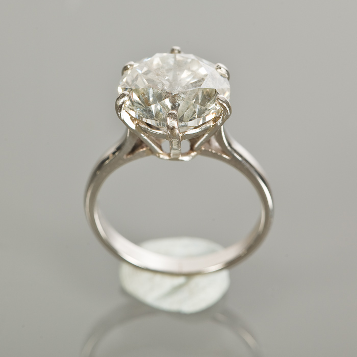 IMPRESSIVE DIAMOND SOLITAIRE RING the stone of approximately 6.50 carats set in platinum, size L - Image 2 of 2