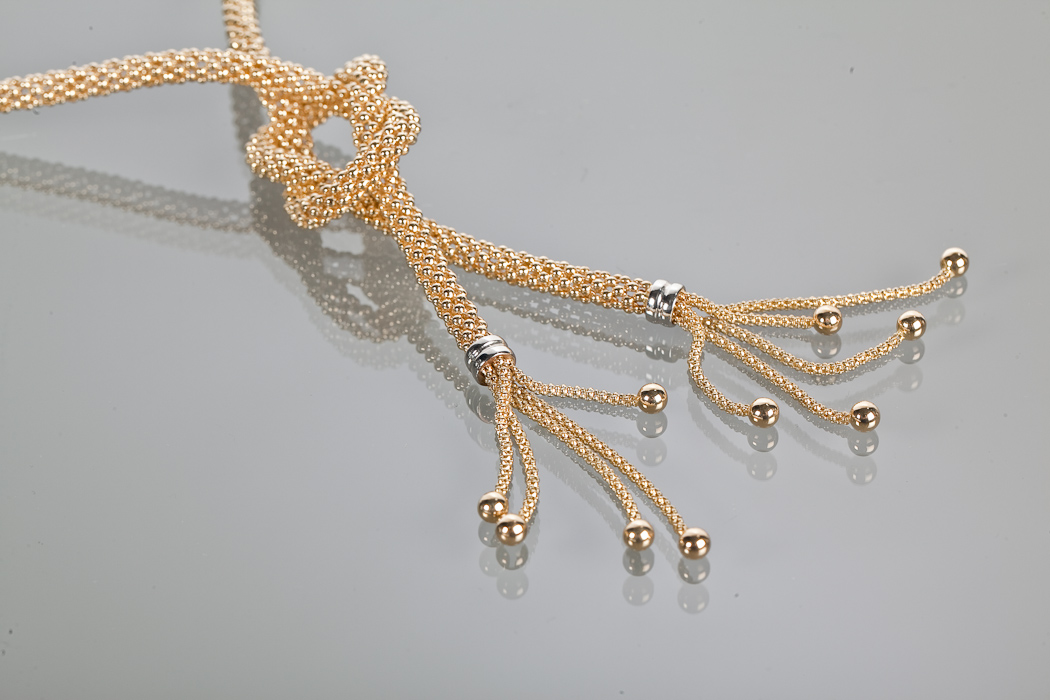UNUSUAL FOURTEEN CARAT GOLD NECKLACE the cylindrical chain formed by spherical links, 4.5mm