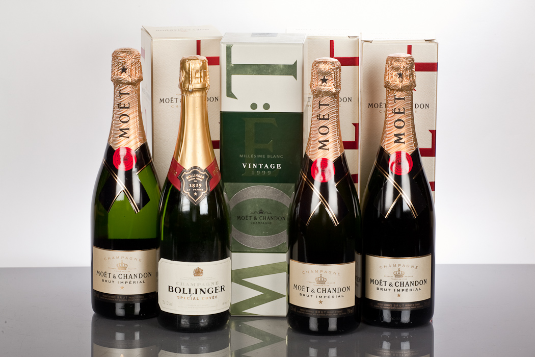 MOET ET CHANDON MILLESME BLANC 1999 750ml, 12.5% volume, in sealed presentation carton. BOLLINGER