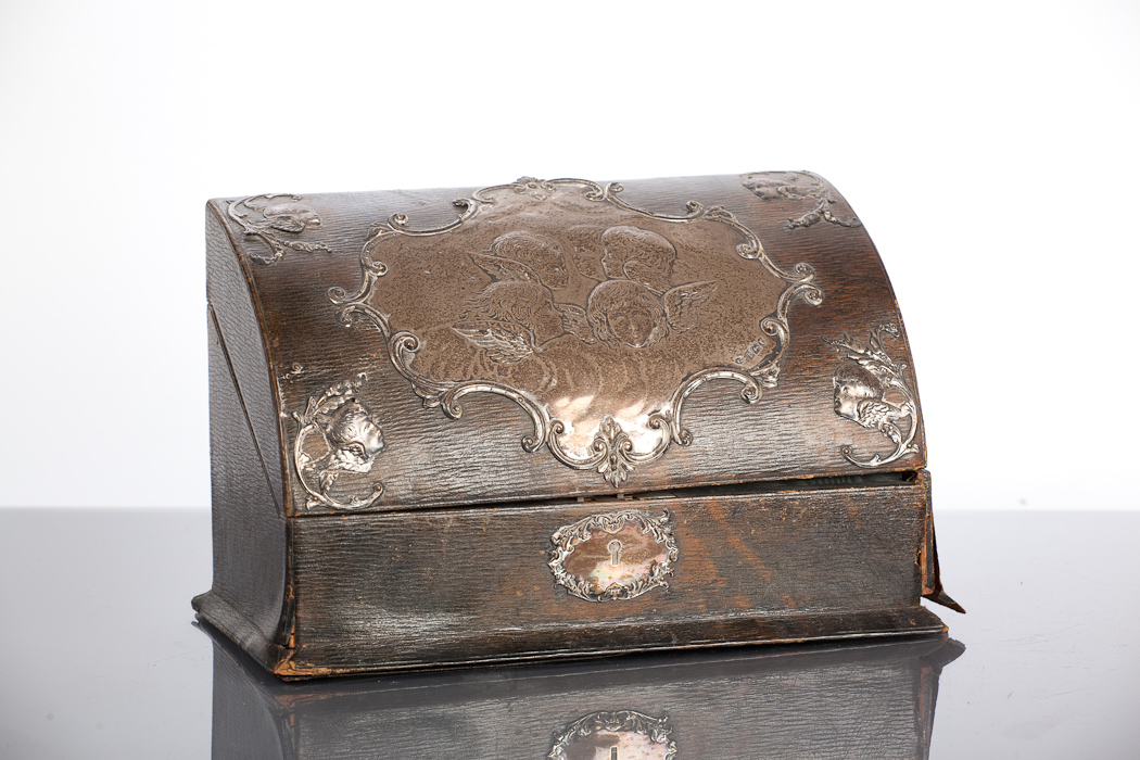 EDWARDIAN SILVER MOUNTED TAN LEATHER STATIONARY BOX maker William Comyns, London 1902, the hinged