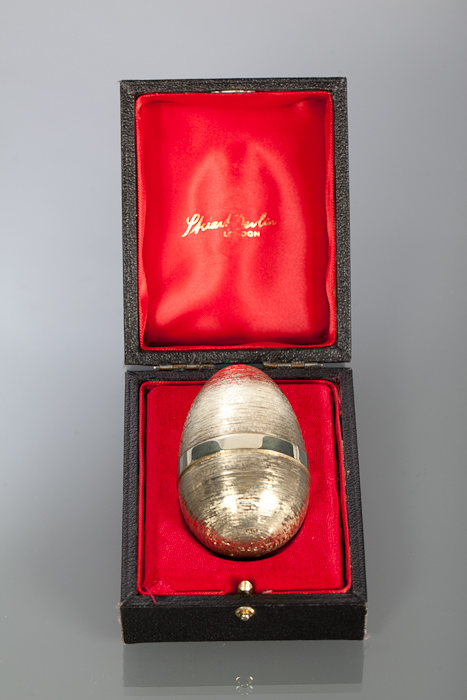 SILVER GILT STUART DEVLIN EGG in two sections, the interior modelled with fish amongst coral,