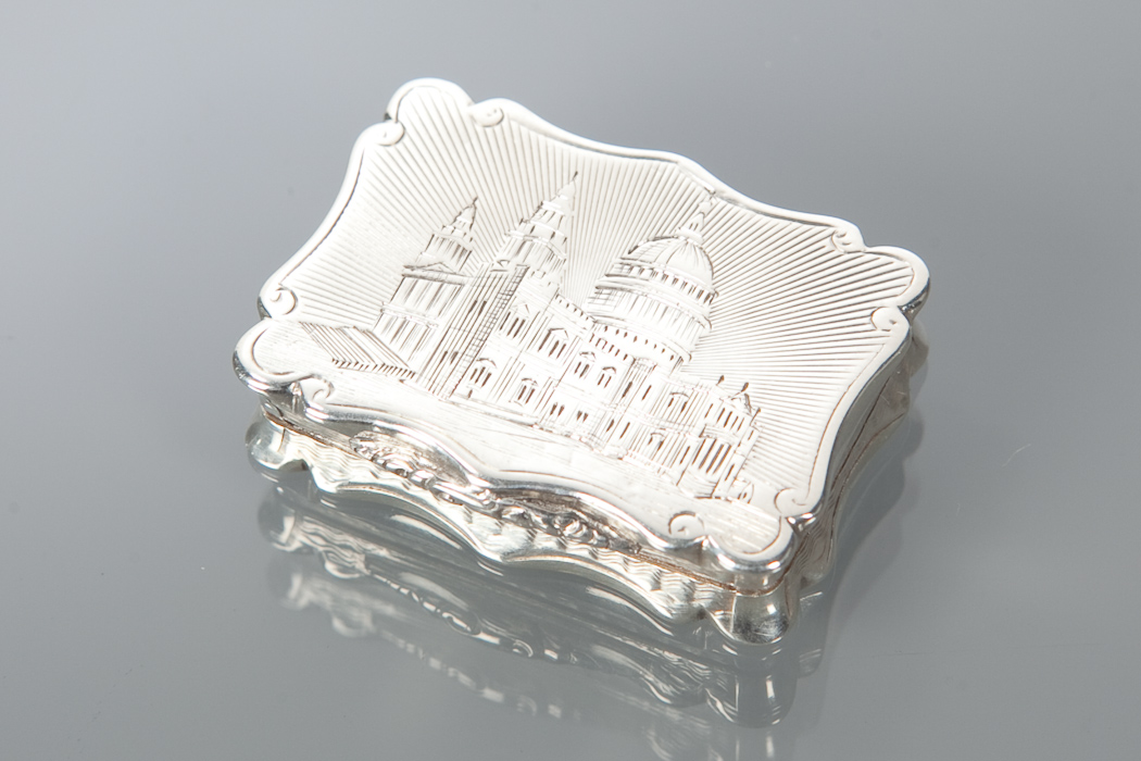 VICTORIAN SILVER `CASTLE TOP` VINAIGRETTE BY NATHANIEL MILLS engraved with a scene of St Paul`s