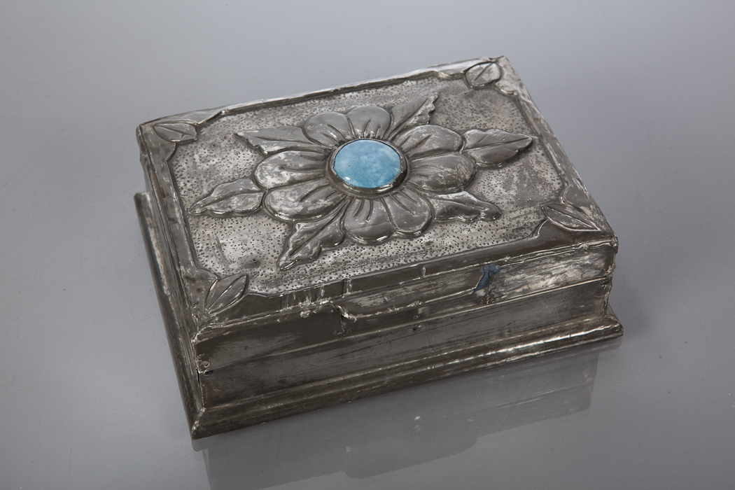 ARTS & CRAFTS EMBOSSED PEWTER CARD BOX the hinged floral cover with enamel plaque, 17cm long