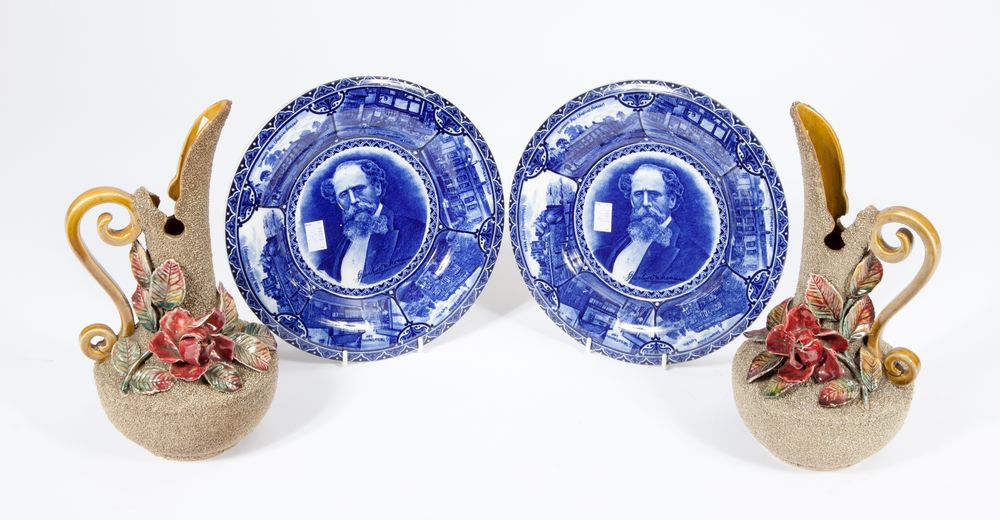 A PAIR OF ENGLISH OPAQUE CHINA BLUE AND WHITE CABINET PLATES, 
commemorating Charles Dickens, the