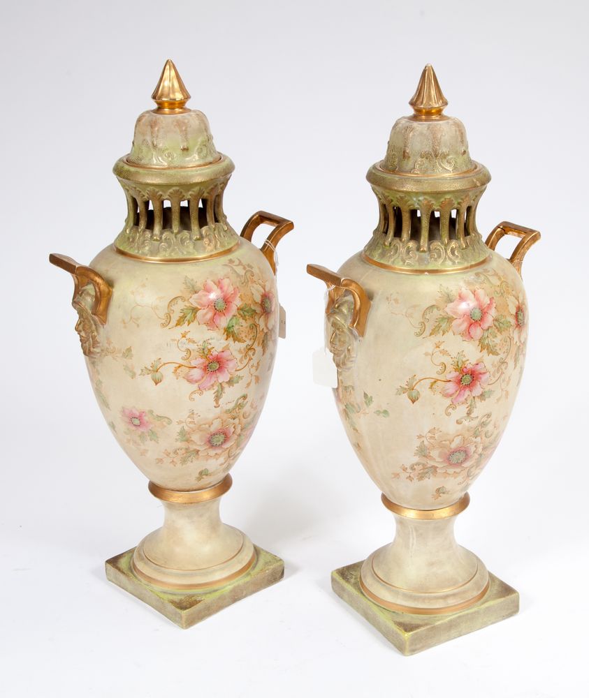 A PAIR OF ROYAL WORCESTER STYLE PORCELAIN POTPOURRI URNS AND COVERS, 
each with two mask handles and