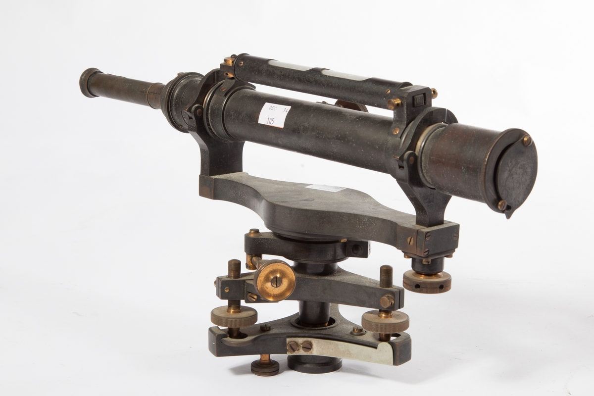 A HEAVY OXIDISED BRASS SURVEYOR'S LEVEL, 
by L. Casella, London, No. 4843, with 17.5in (45cm) scope,