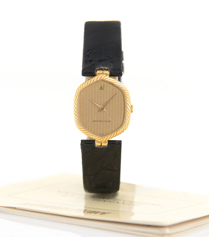 AUDEMARS PIGUET LADY ANNI `80.  C. hexagonal-shaped, 18K yellow gold with decoration at the front,