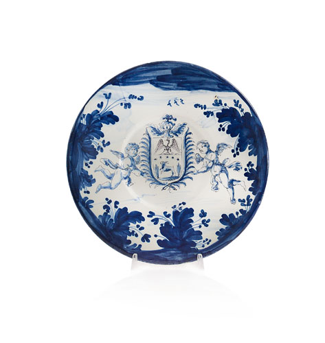 PAVIA PIATTO IN MAIOLICA, PAVIA, INIZIO XVIII SECOLO, decoro in monocromo blu a fogliame e cavetto