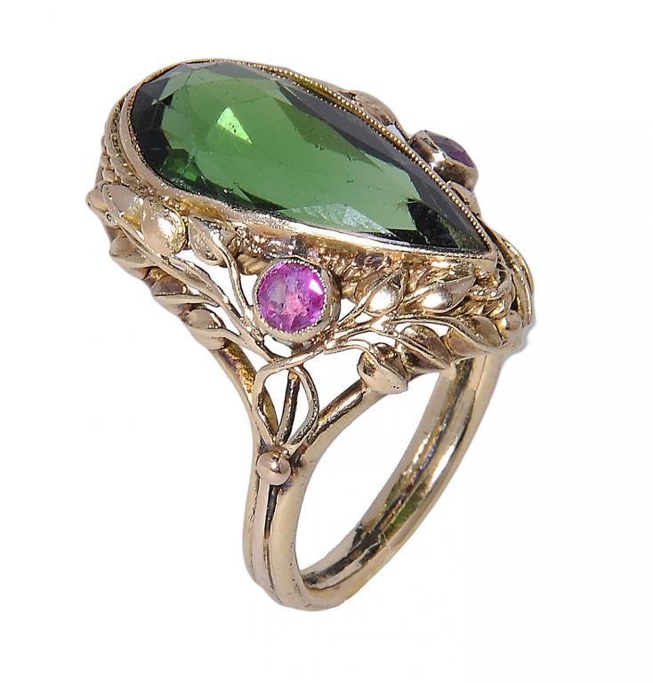 A FINE ARTS & CRAFTS GREEN AND PINK PASTE SET GOLD RING, BY H G MURPHY OR A FOLLOWER   c1910, size - Image 3 of 3