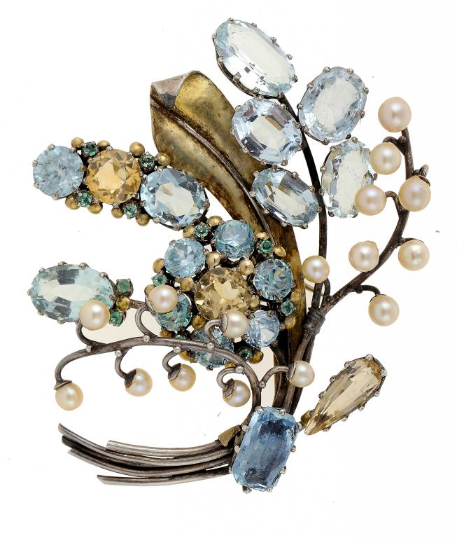 AN ARTS & CRAFTS AQUAMARINE, CITRINE, CULTURED PEARL AND SILVER BROOCH,   possibly by Dorrie