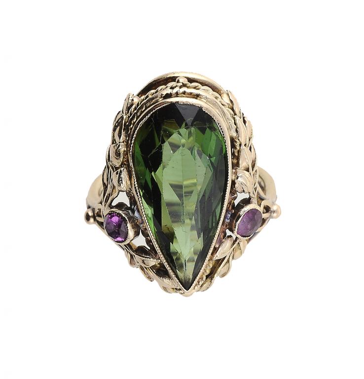 A FINE ARTS & CRAFTS GREEN AND PINK PASTE SET GOLD RING, BY H G MURPHY OR A FOLLOWER   c1910, size