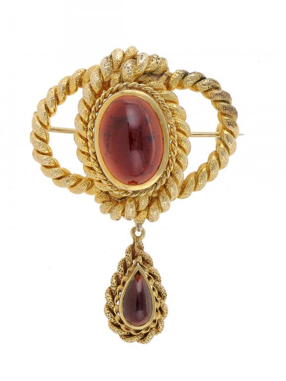 A CABOCHON GARNET AND 9CT GOLD KNOT BROOCH  maker DHJ incuse, London 1967++In good complete second