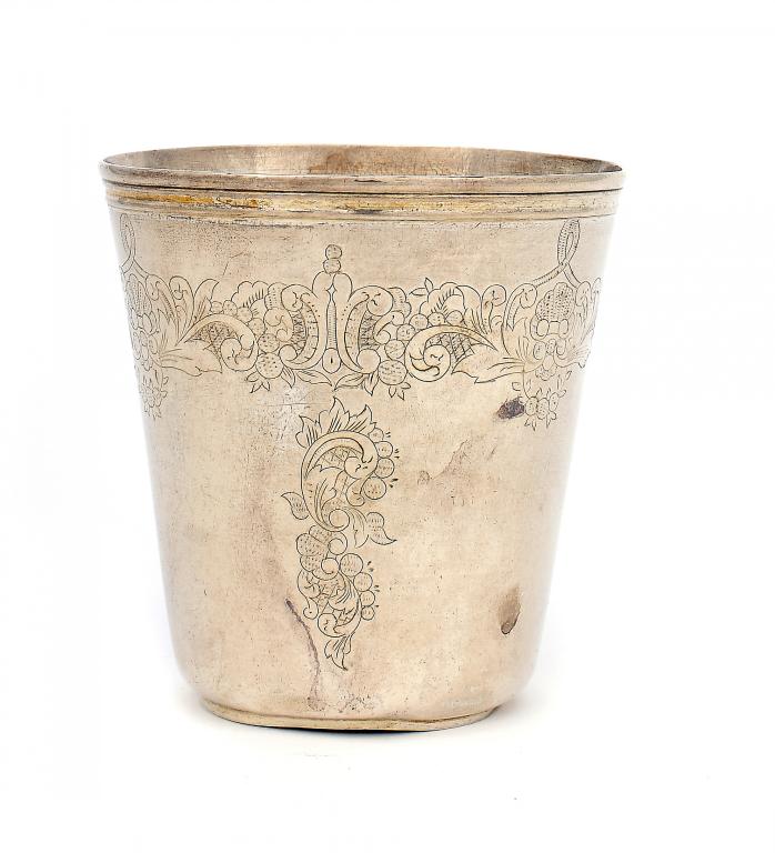 AN OTTOMAN BEAKER, TURKEY engraved with foliage and shells,  tourgha and sah marks,  9cm h, 19th c,