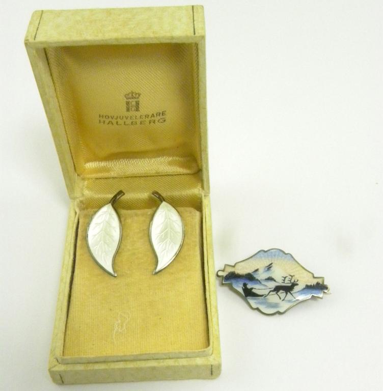A PAIR OF DAVID ANDERSEN SILVER AND GUILLOCHE ENAMEL LEAF EARRINGS AND A SCANDINAVIAN SILVER AND