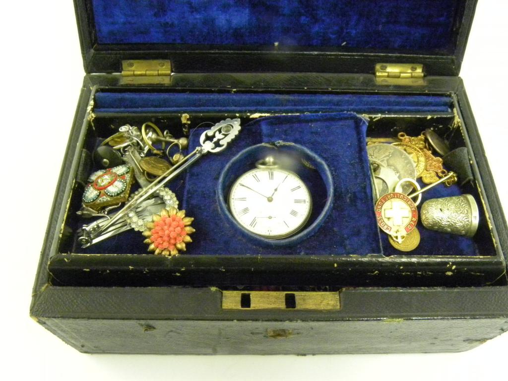 A QUANTITY OF MAINLY ANTIQUE AND EARLY 20TH C COSTUME JEWELLERY, A SILVER LEVER WATCH, SEVERAL