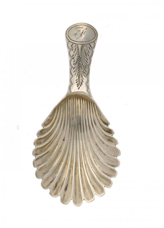 A GEORGE IV SILVER CADDY SPOON THE SHELL BOWL ENGRAVED WITH AN ACANTHUS LEAF AND THE INITIAL S, 7.