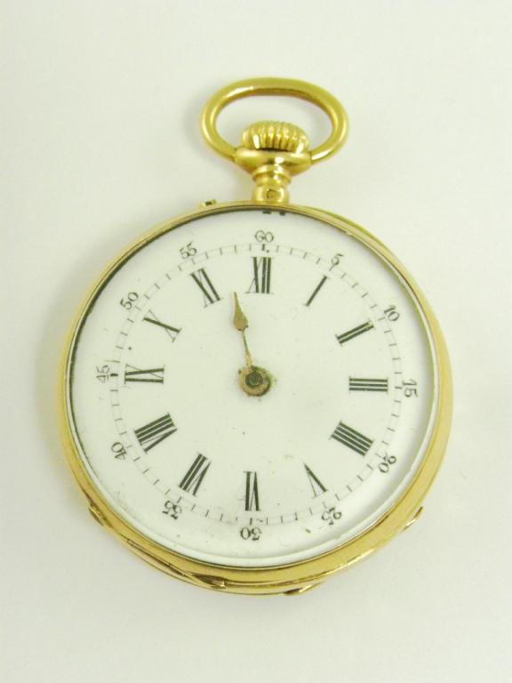A FRENCH GOLD KEYLESS FOB WATCH WITH CYLINDER ESCAPEMENT AND ENAMEL DIAL, C1900
