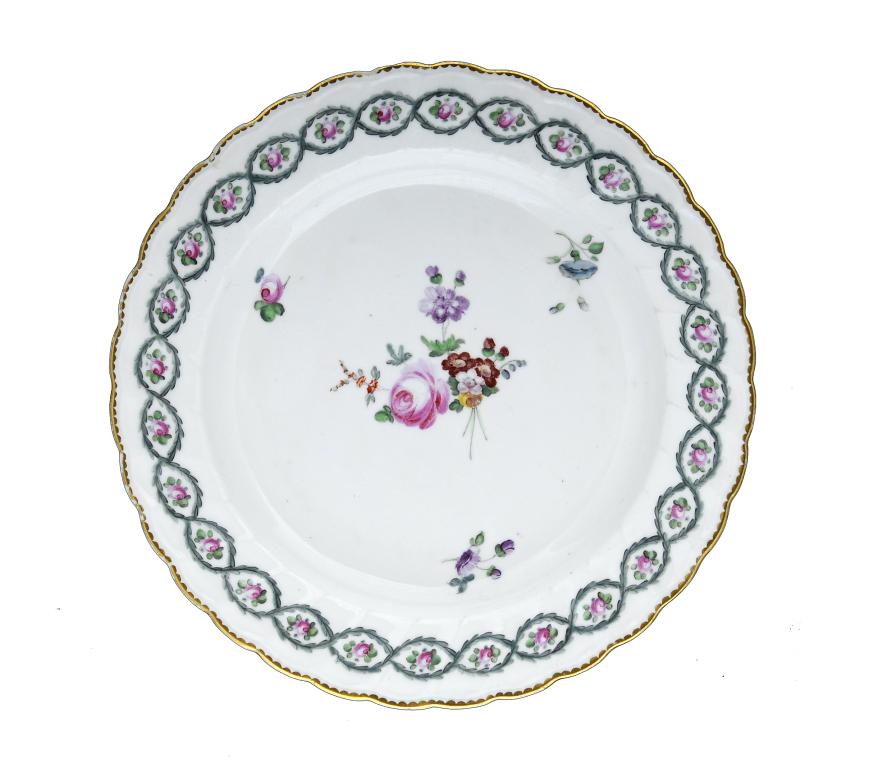 A DERBY SHANKED PLATE ENAMELLED WITH A CENTRAL LOOSE SPRAY AND THREE SCATTERED FLOWERS IN ENTWINED