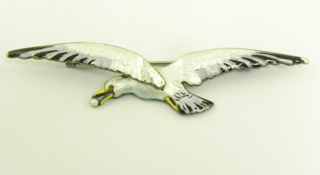 A MARIUS HAMMER SILVER AND ENAMEL GULL BROOCH