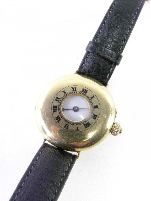 A SWISS 18CT GOLD HALF HUNTING CASED WRISTWATCH WITH JEWELLED BAR MOVEMENT, IMPORT MARKED LONDON