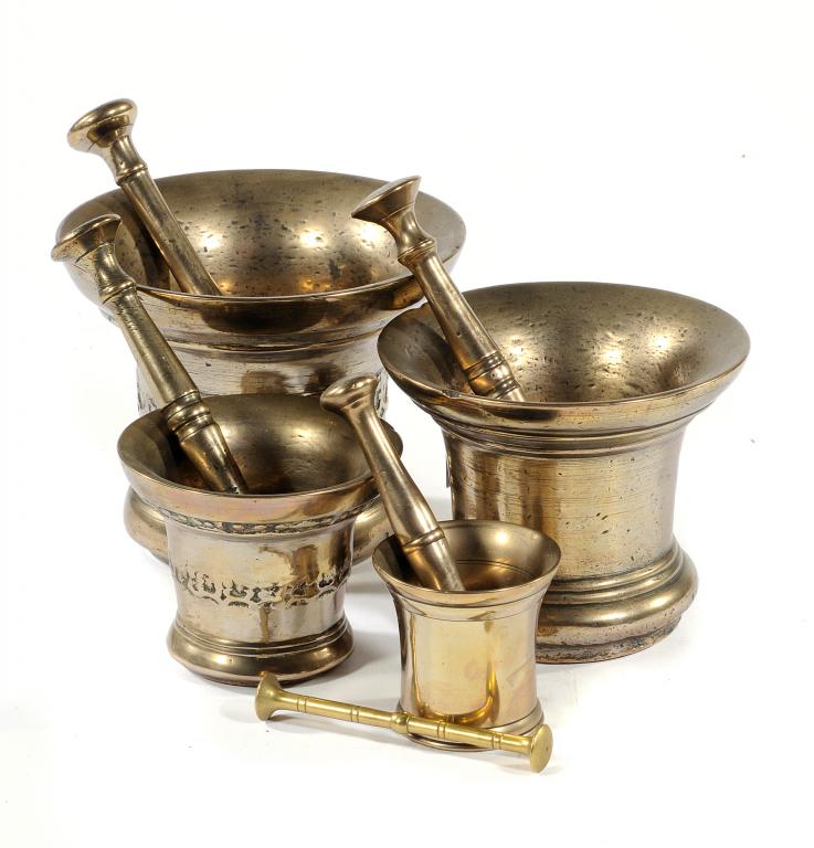 FOUR ENGLISH BRONZE MORTARS two with central band of decoration, 8-16cm h, early 18th-19th century