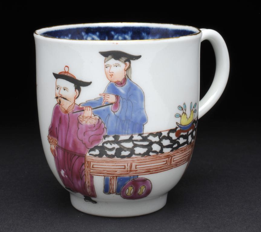 A WORCESTER COFFEE CUP enamelled with a seated mandarin and lady by a table approached by a