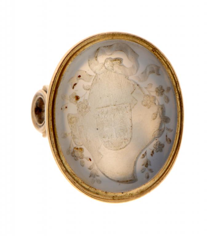 AN ENGLISH GOLD FOB SEAL  similar to the preceding lot but with oval engraved agate armorial matrix,